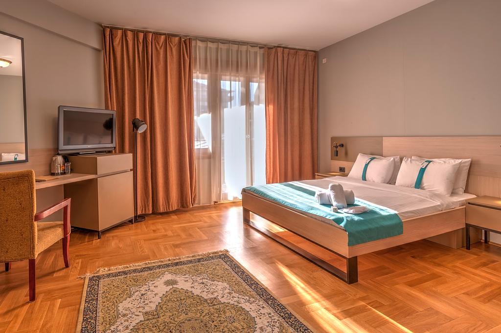 Hotel Magnolia Тиват Екстериор снимка