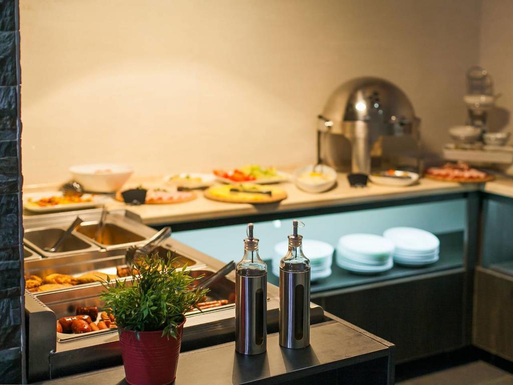 Hotel Magnolia Тиват Екстериор снимка