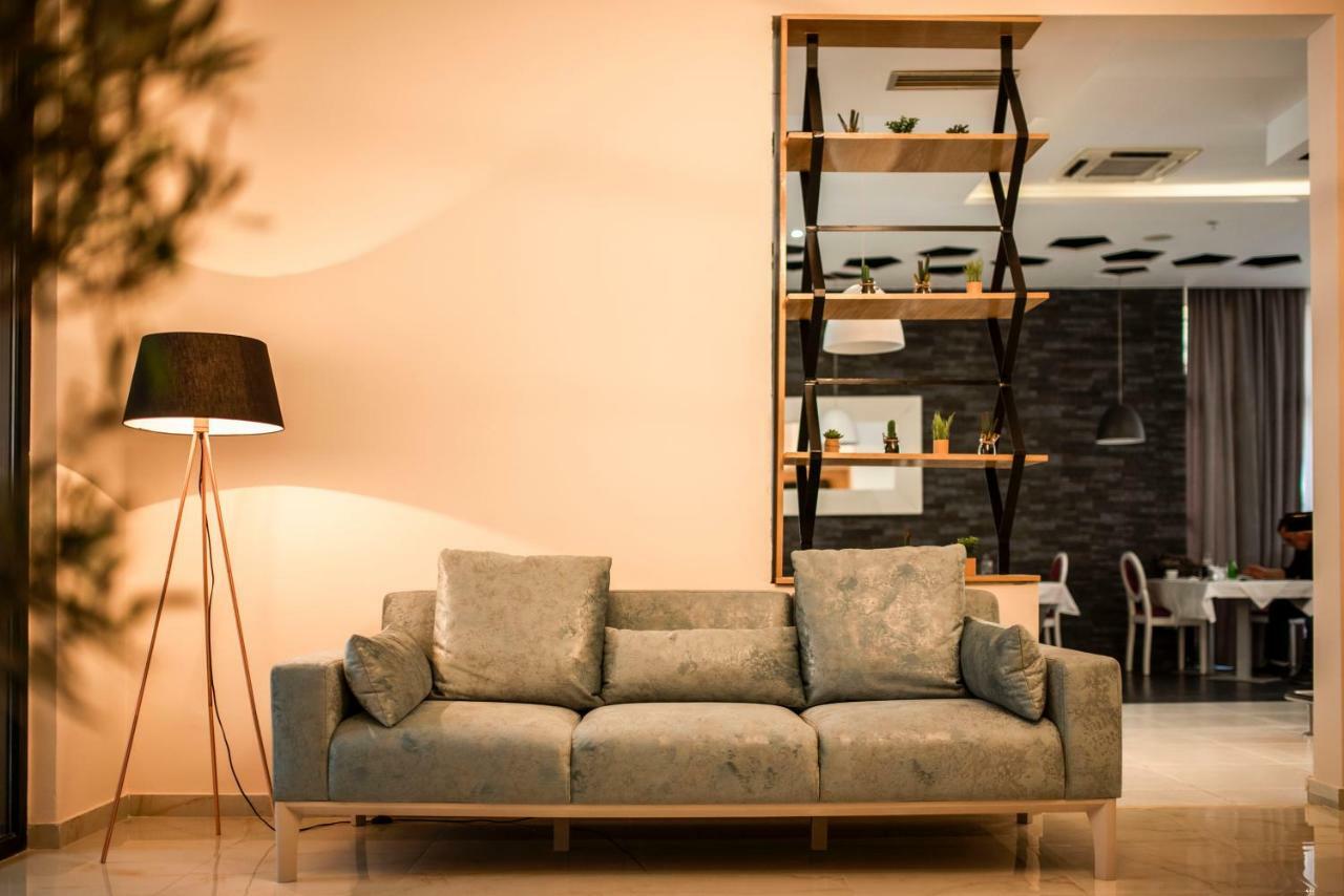 Hotel Magnolia Тиват Екстериор снимка